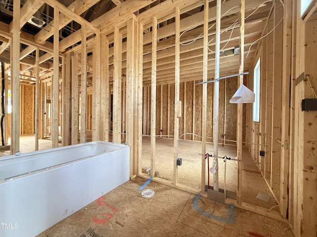 bathroom featuring a washtub