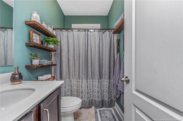 bathroom with toilet, a shower with curtain, and vanity