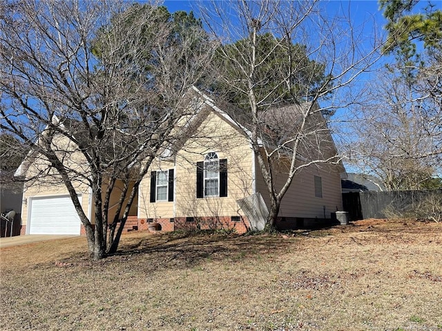 view of front of home with crawl space and driveway