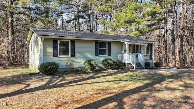 view of front of home featuring a front lawn and metal roof