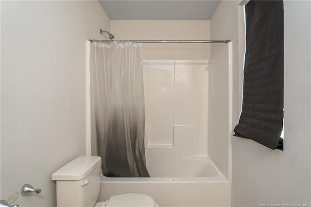 bathroom with shower / tub combo with curtain and toilet