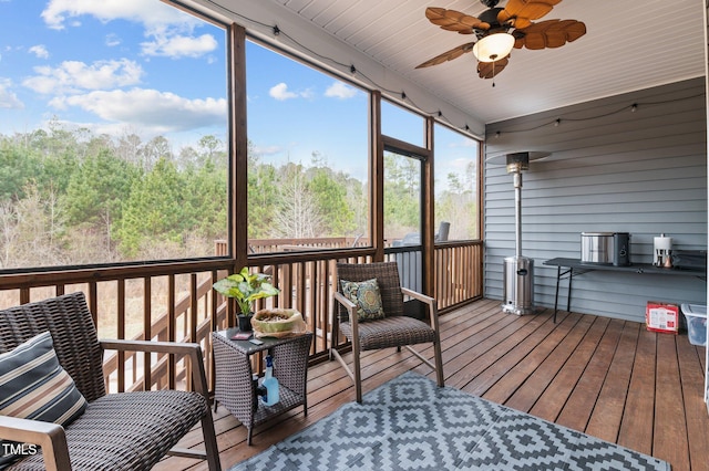 sunroom / solarium with a ceiling fan