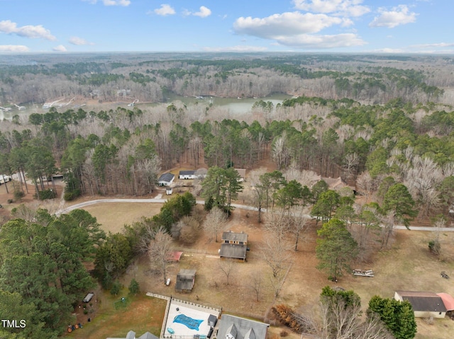 birds eye view of property featuring a forest view