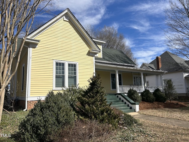 view of front facade featuring a porch