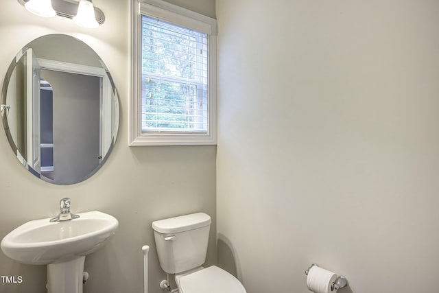 bathroom featuring a sink and toilet