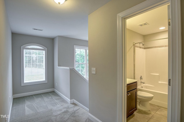 full bath featuring toilet, baseboards, visible vents, and vanity