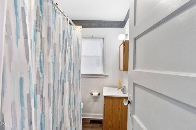 full bathroom featuring curtained shower, wood finished floors, visible vents, vanity, and baseboards