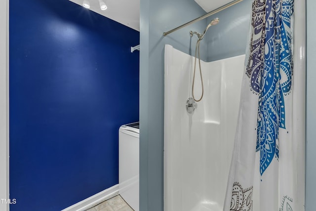 bathroom with a shower with shower curtain and baseboards