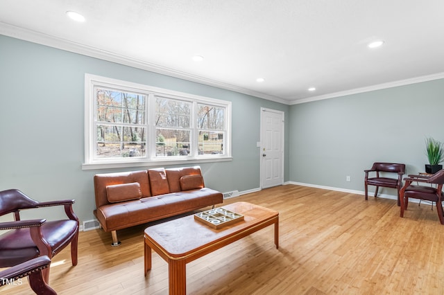 living area featuring ornamental molding, light wood-type flooring, baseboards, and recessed lighting