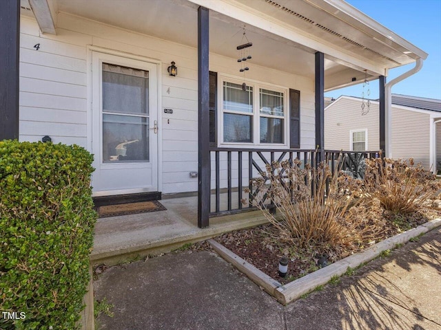 entrance to property featuring a porch