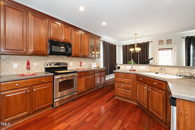 kitchen featuring stainless steel appliances, dark wood-style flooring, a sink, and brown cabinets