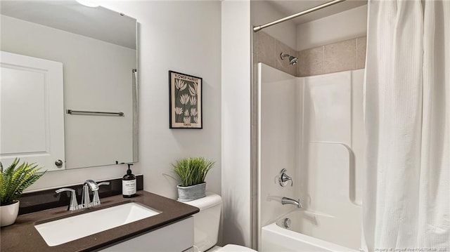 full bathroom featuring toilet, shower / bathtub combination with curtain, and vanity