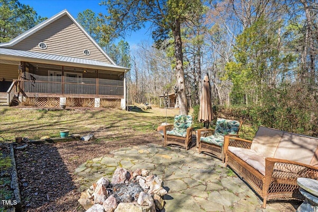 view of yard featuring a patio area