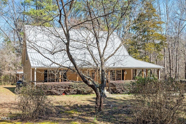 view of front of property featuring metal roof