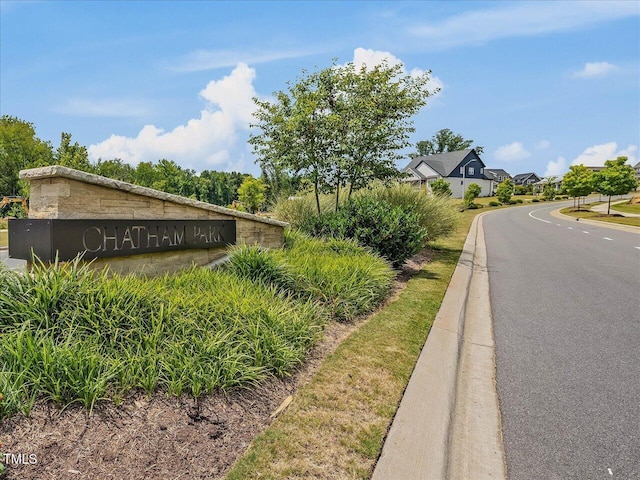 view of community / neighborhood sign