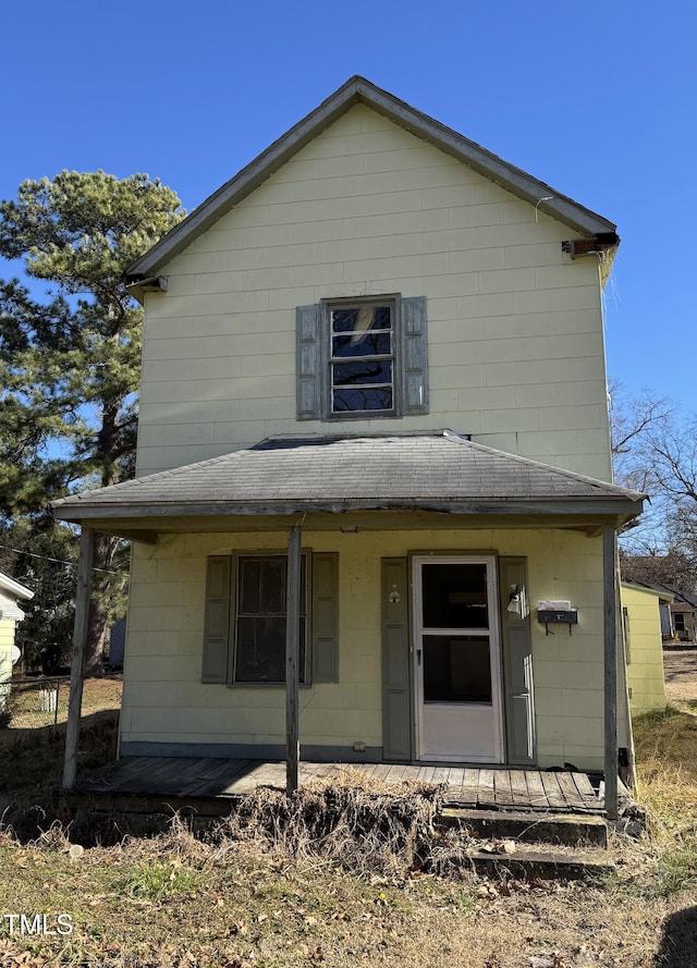 view of front of home with a shingled roof