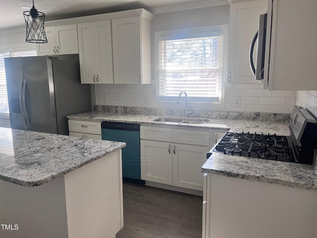 kitchen featuring stainless steel appliances, dark wood-style flooring, a sink, white cabinetry, and backsplash