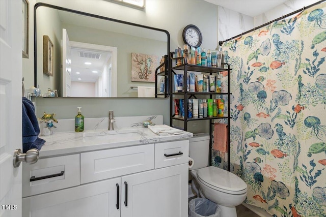 full bathroom with toilet, curtained shower, vanity, and visible vents