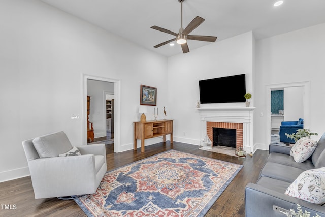 living room featuring baseboards, ceiling fan, wood finished floors, and recessed lighting