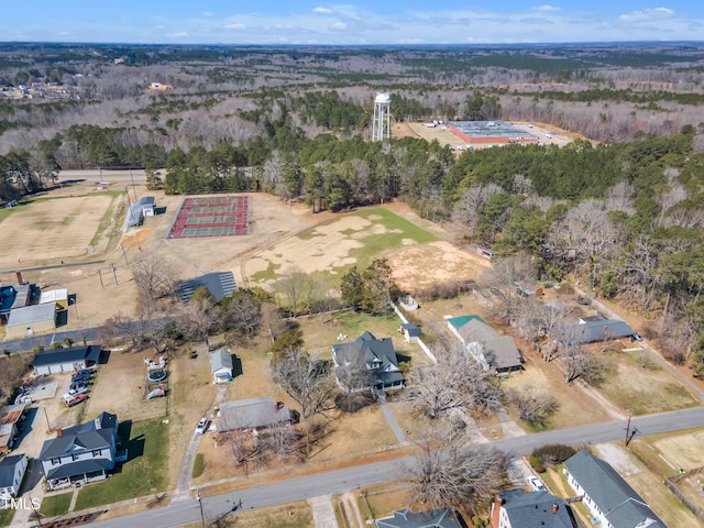 birds eye view of property featuring a forest view