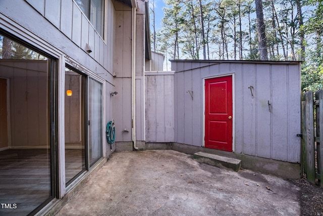 view of outbuilding featuring an outbuilding