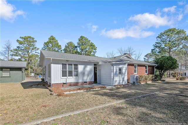 single story home with crawl space, central AC, and a front yard