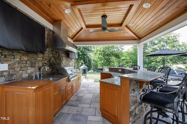 view of patio / terrace featuring ceiling fan, outdoor wet bar, a sink, and area for grilling