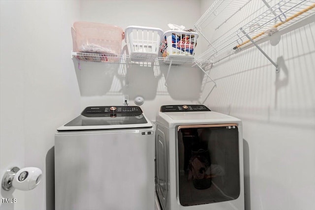 washroom with laundry area and independent washer and dryer