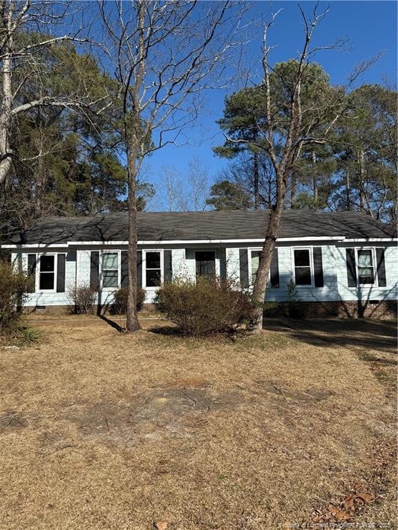 ranch-style home with crawl space and a front lawn