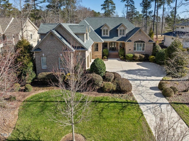 view of front of property featuring brick siding and a front lawn