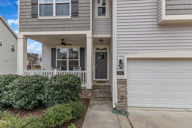 doorway to property with covered porch and a ceiling fan