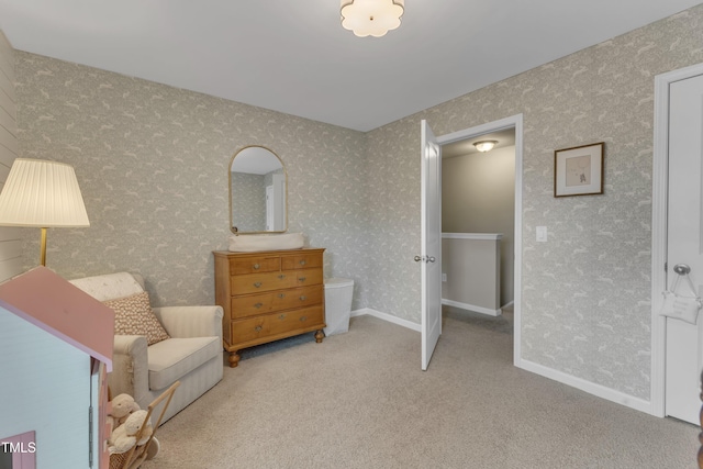 living area with wallpapered walls, baseboards, and carpet flooring