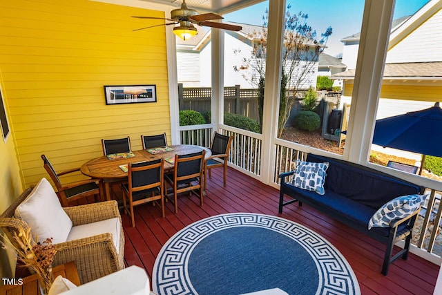 sunroom / solarium featuring a ceiling fan