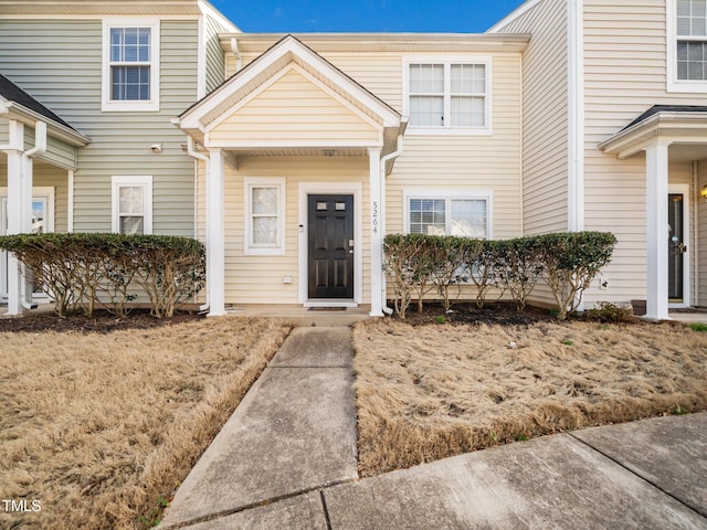 view of front of property