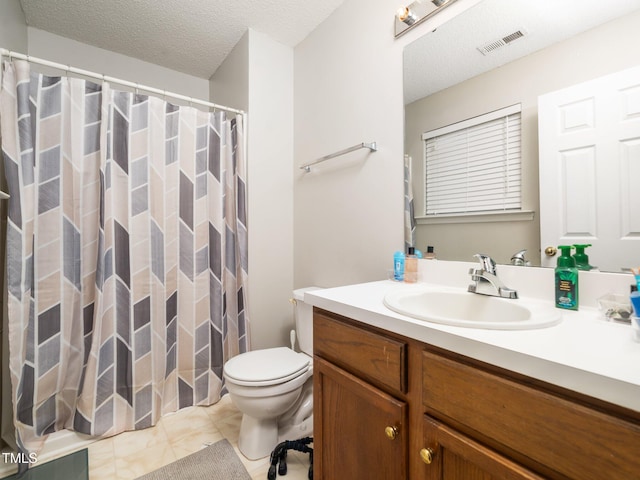 bathroom featuring a textured ceiling, curtained shower, toilet, vanity, and visible vents