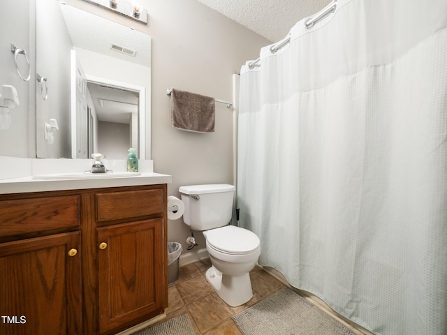 bathroom with a textured ceiling, curtained shower, toilet, vanity, and visible vents