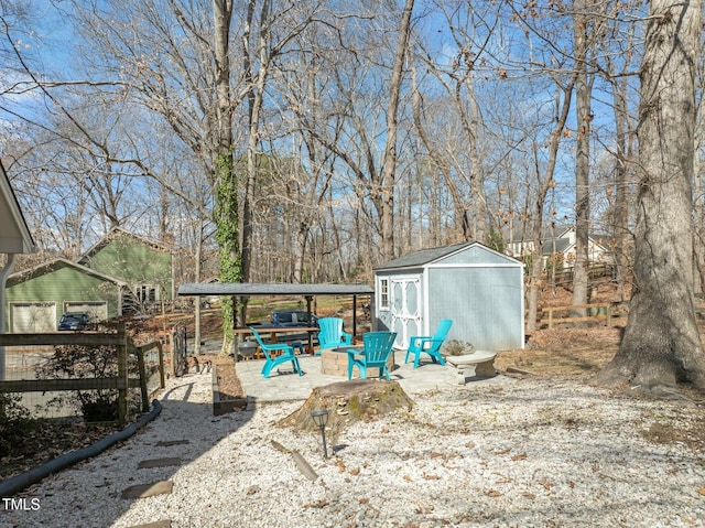 view of yard featuring a shed, an outdoor structure, and fence