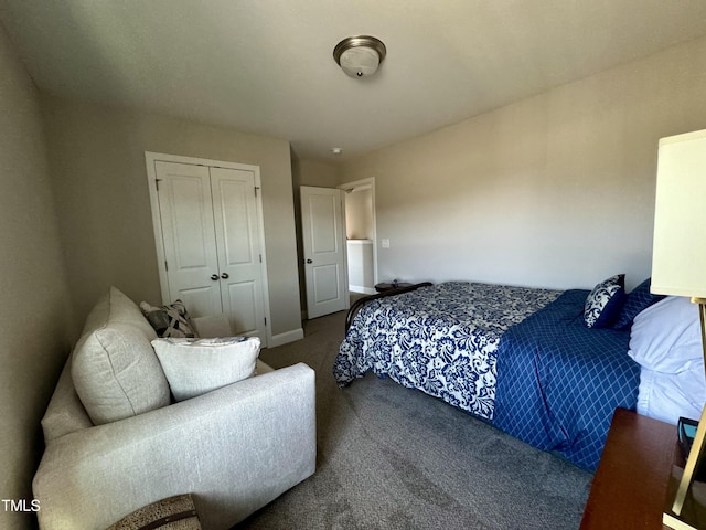 bedroom featuring a closet, carpet, and baseboards