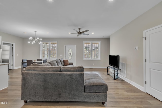 living room with baseboards, light wood-style floors, visible vents, and recessed lighting