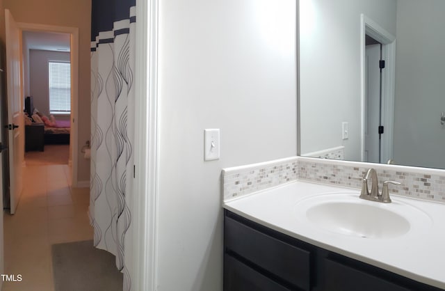 full bath with decorative backsplash and vanity