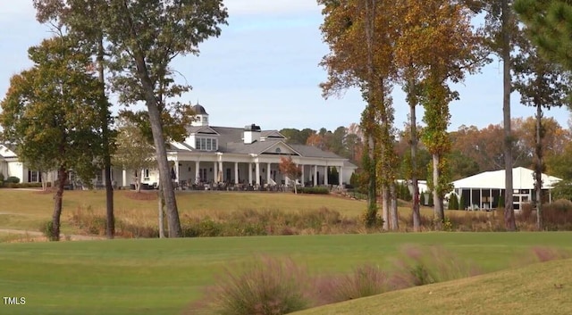 view of property's community featuring a yard