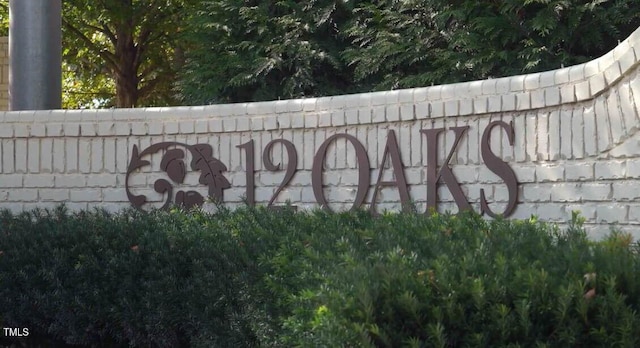 view of community / neighborhood sign