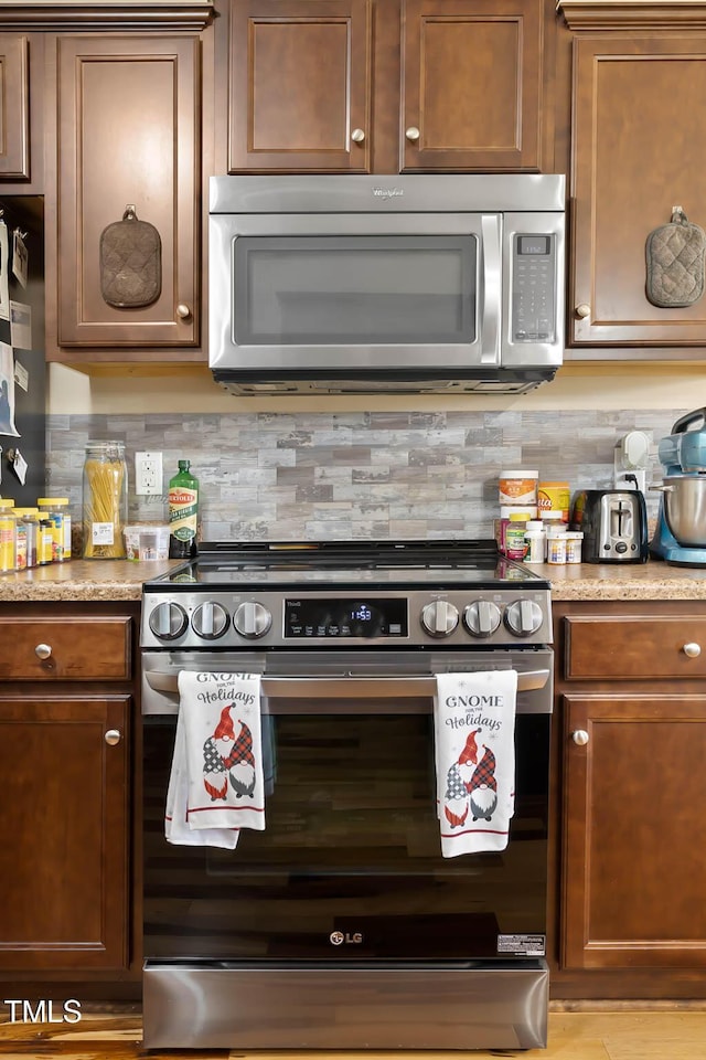 kitchen with backsplash and appliances with stainless steel finishes