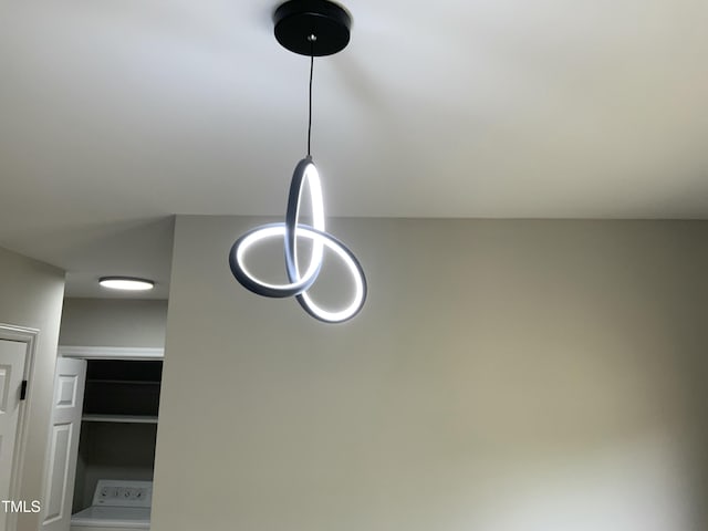 details featuring washer / clothes dryer