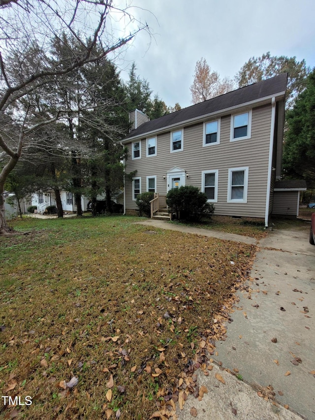 view of front facade with a front yard