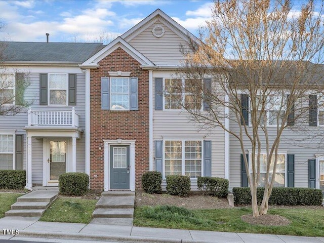 706 Canyon Lake Cir, Morrisville NC, 27560, 3 bedrooms, 2.5 baths townhouse for sale