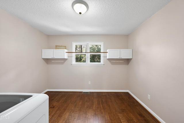 washroom featuring laundry area, baseboards, visible vents, washer / clothes dryer, and dark wood-style flooring