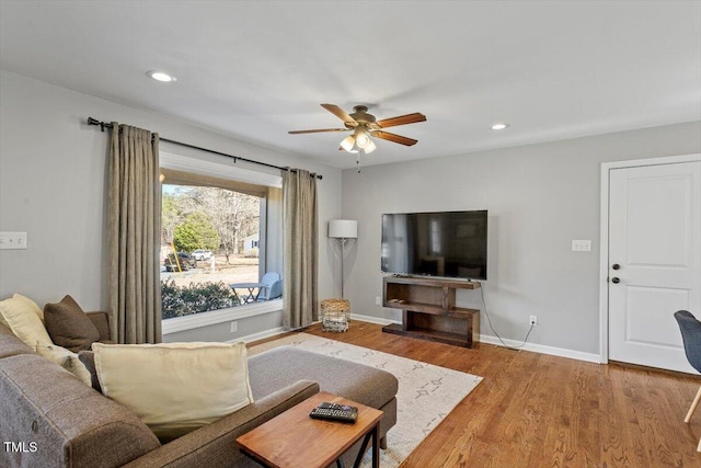 living room featuring recessed lighting, wood finished floors, a ceiling fan, and baseboards