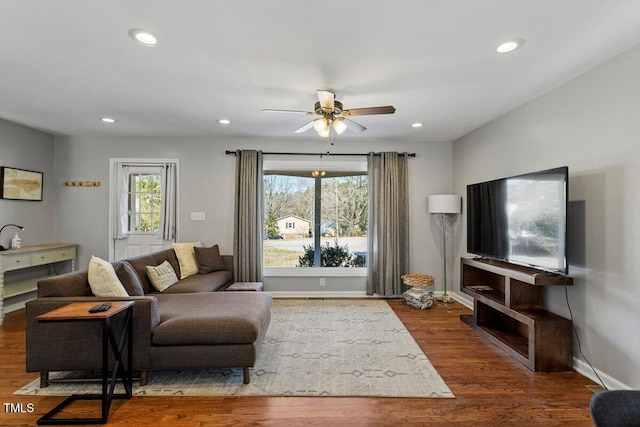 living area featuring baseboards, wood finished floors, a ceiling fan, and recessed lighting