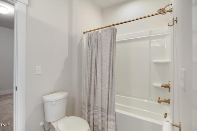 full bathroom featuring shower / tub combo with curtain and toilet